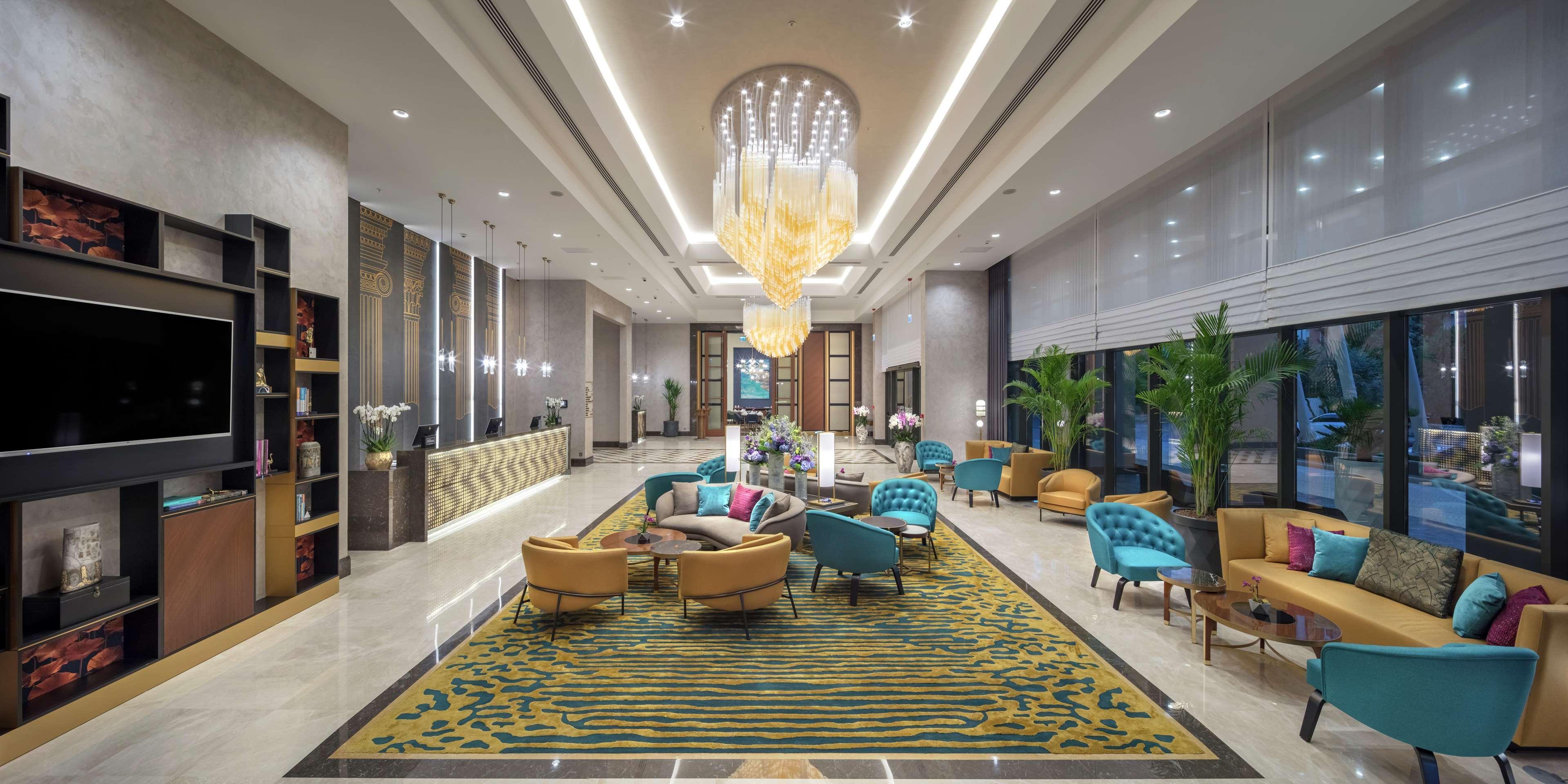 Doubletree By Hilton Antalya City Centre Εξωτερικό φωτογραφία Lobby