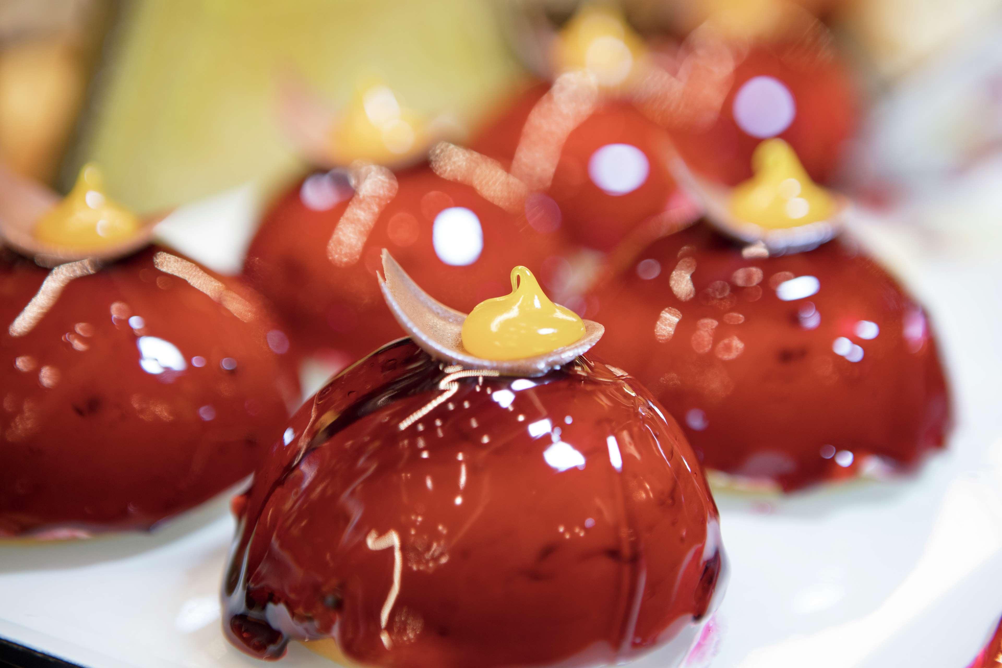 Doubletree By Hilton Antalya City Centre Εξωτερικό φωτογραφία A dessert