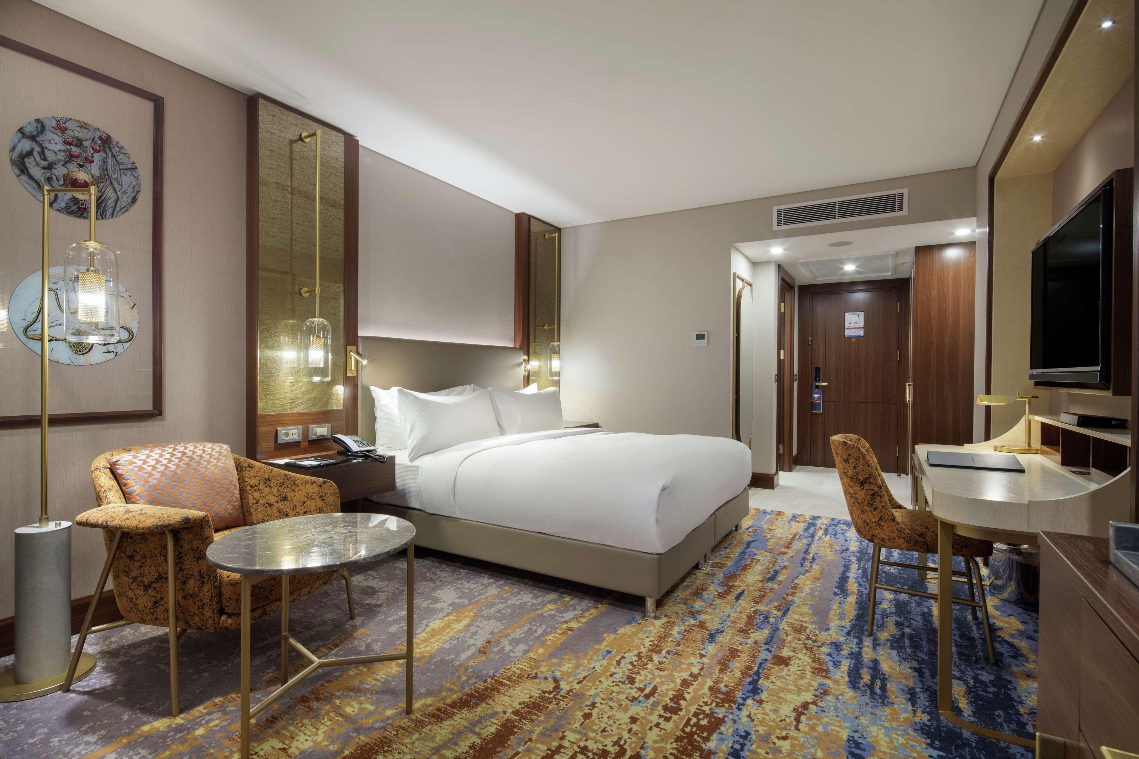 Doubletree By Hilton Antalya City Centre Εξωτερικό φωτογραφία A room at the hotel