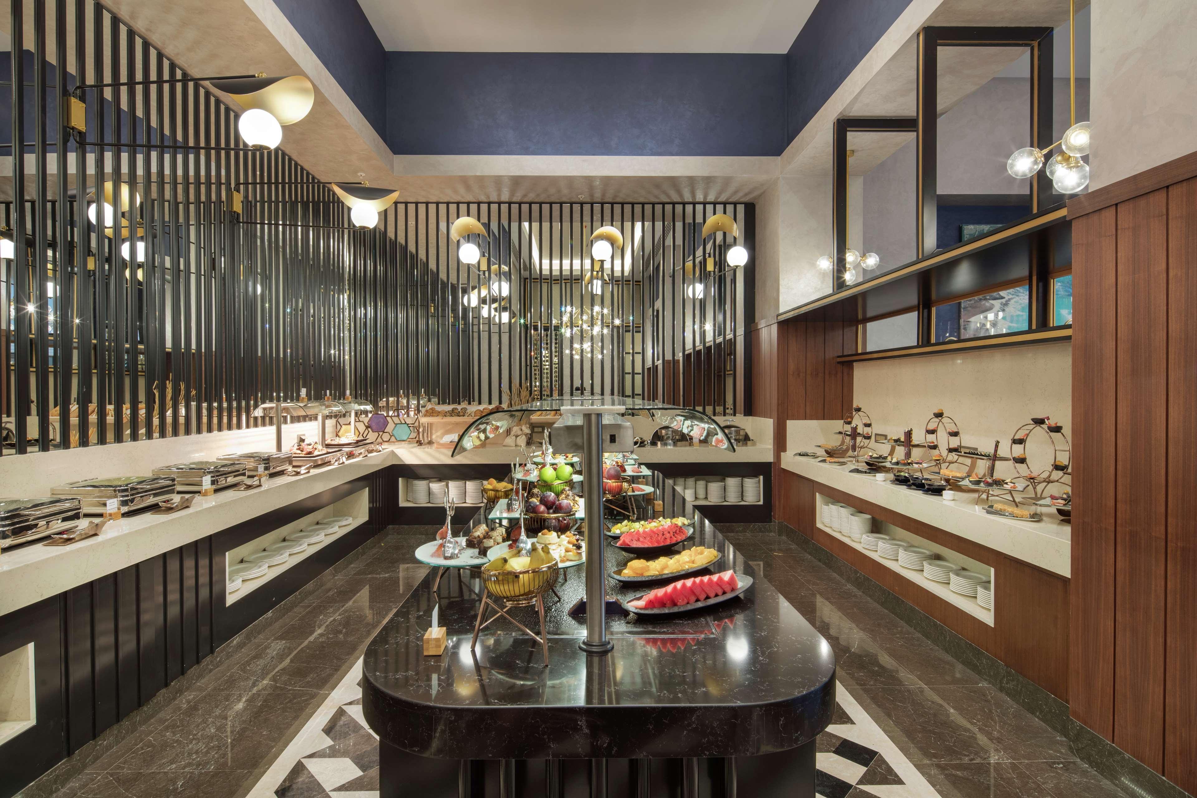 Doubletree By Hilton Antalya City Centre Εξωτερικό φωτογραφία The lounge at the airport