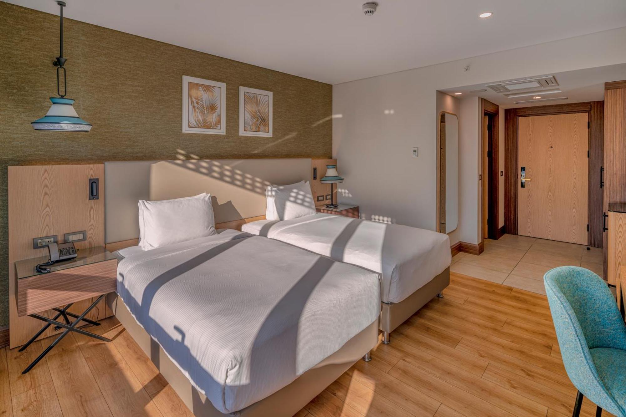 Doubletree By Hilton Antalya City Centre Εξωτερικό φωτογραφία A room at the hotel
