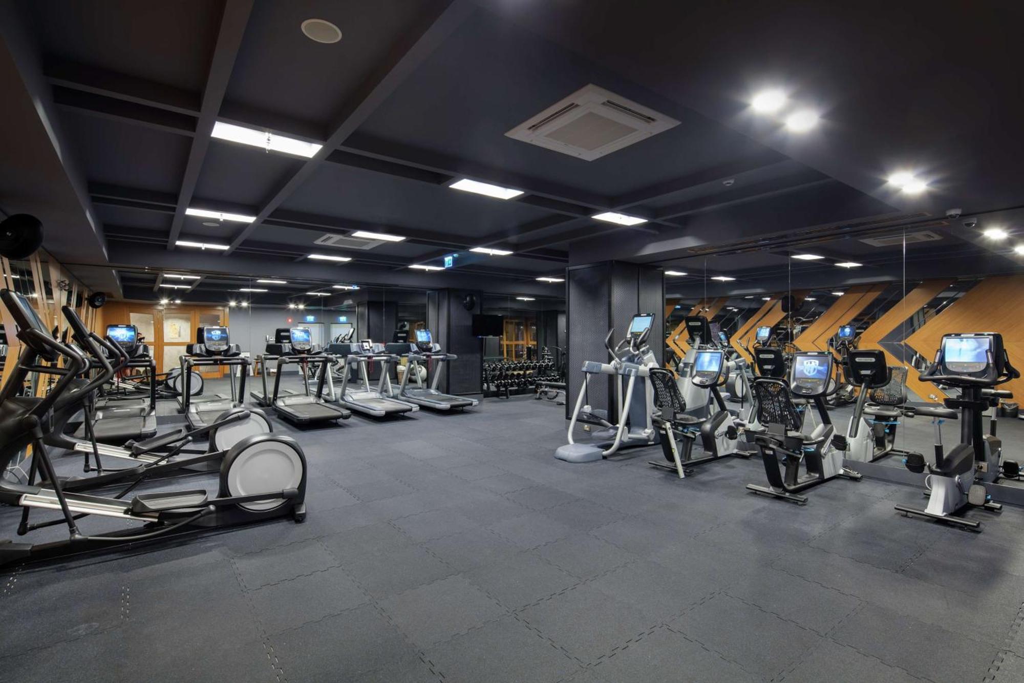 Doubletree By Hilton Antalya City Centre Εξωτερικό φωτογραφία The gym at the hotel