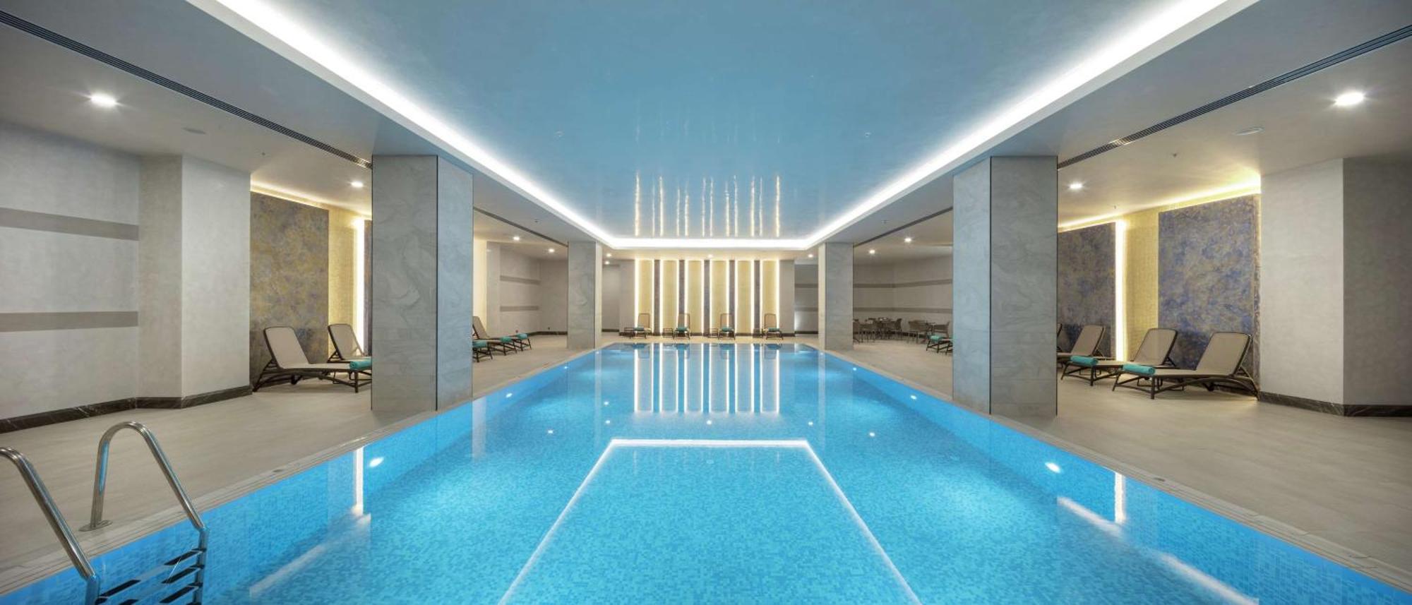 Doubletree By Hilton Antalya City Centre Εξωτερικό φωτογραφία The swimming pool at The Dorchester